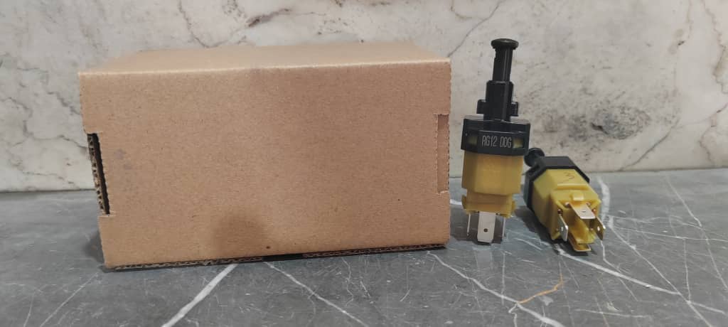 s18-3720030 قیمت خرید سوییچ پدال ترمز ام وی ام 110 - 110s - 315 - 550 - X22 - X33 - کد فنی s18-3720030